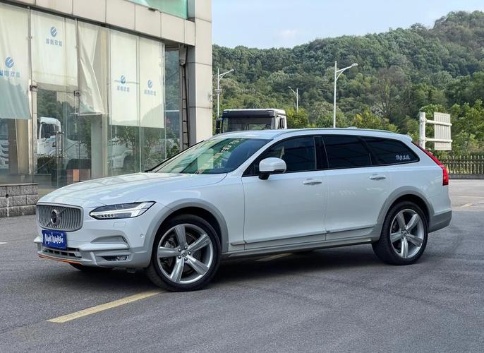 沃尔沃旅行车v60与v90 沃尔沃v60cc和v90cc比较