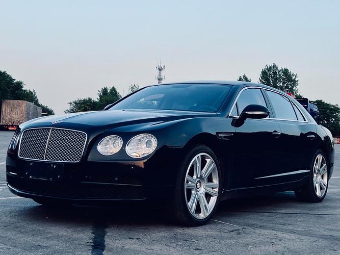 年收入500万开得上宾利吗 年收入五百万开什么车