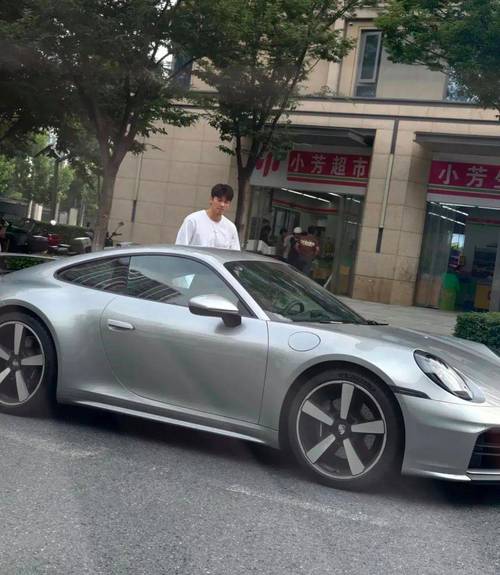 有钱人开的跑车 有钱人开什么豪车