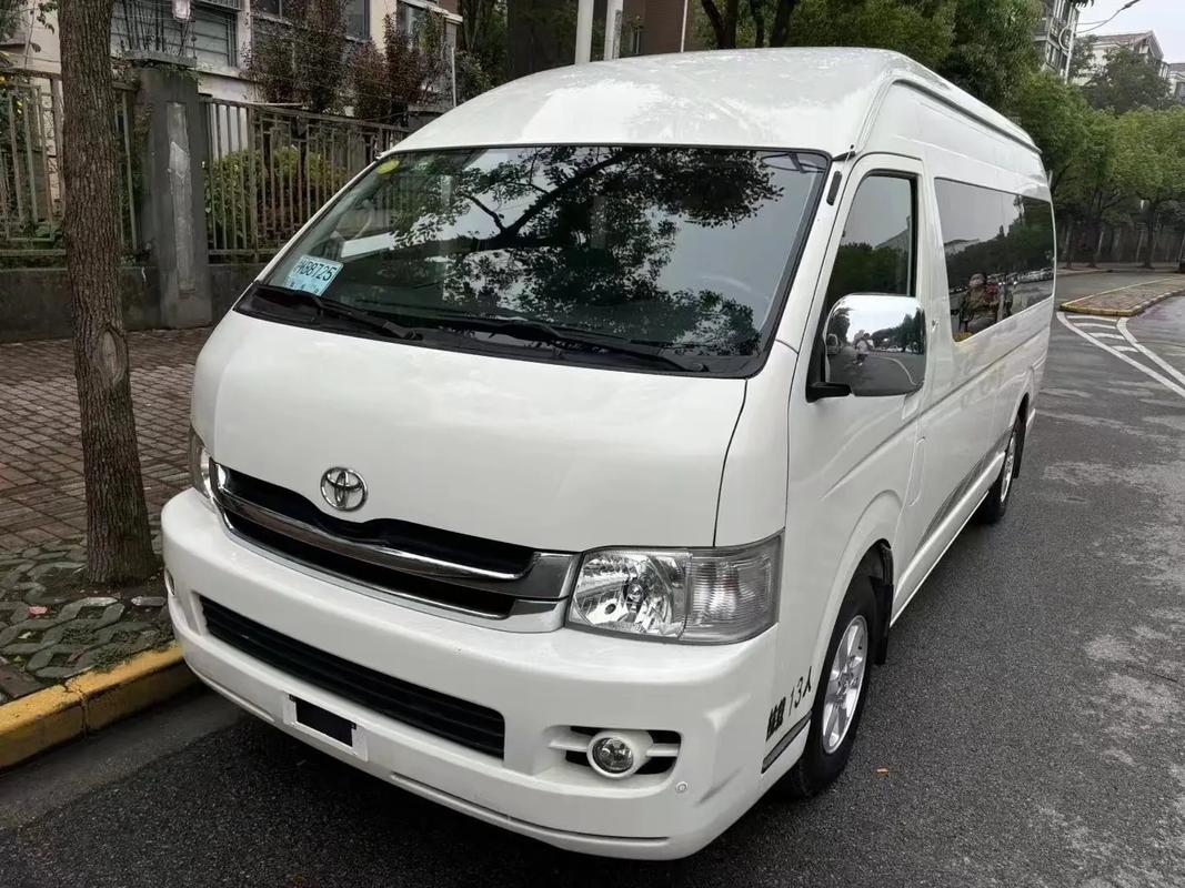 丰田13座商务车报价及图片 丰田小客车13座多少钱
