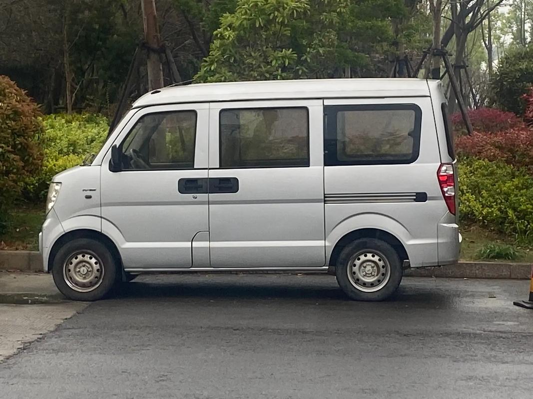 开瑞优胜2代(开瑞优胜2代前保险杠多少钱)